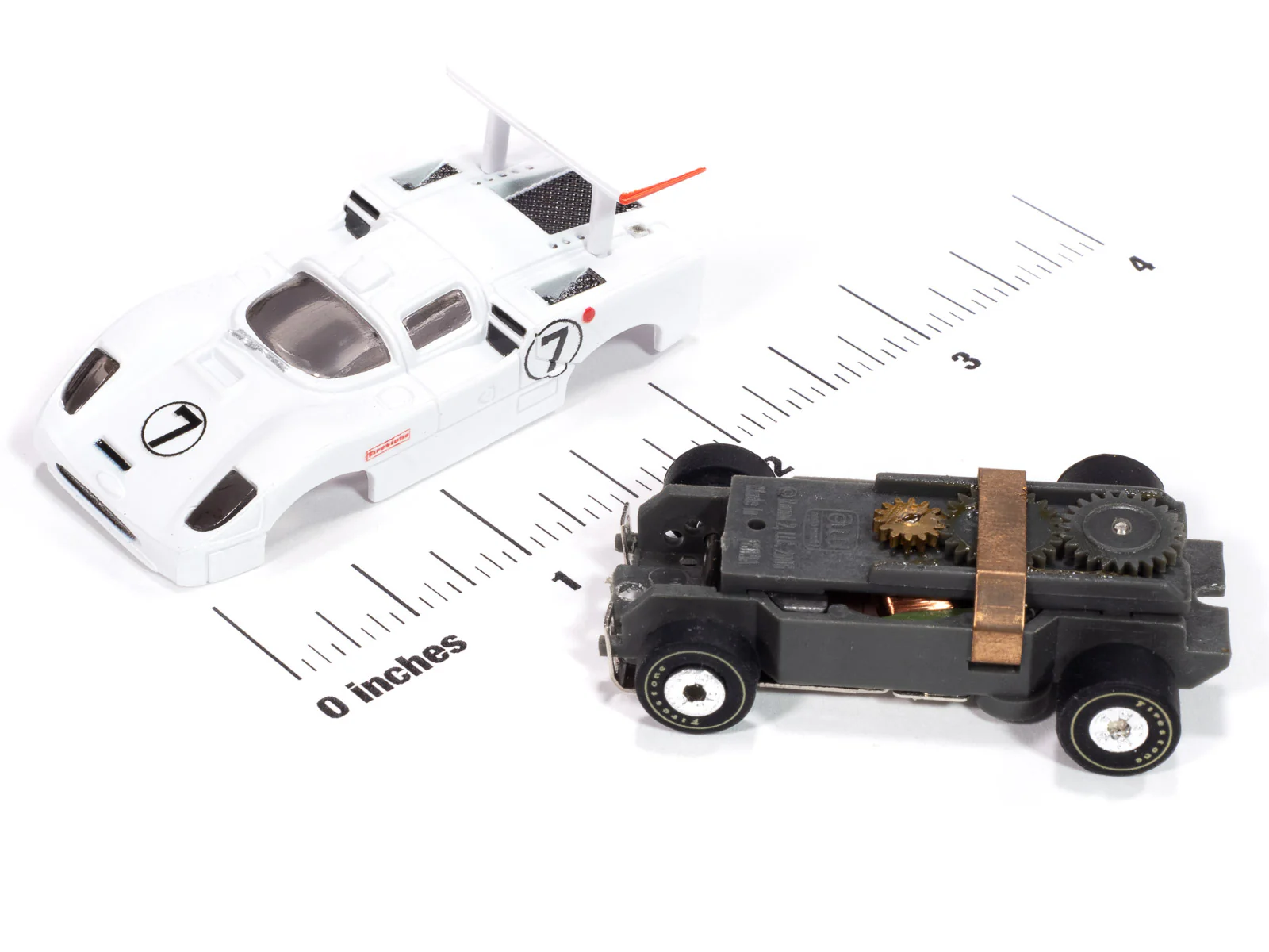 Auto World Thunderjet 1966 Chaparral 2F (White & Black) #7 HO Scale Slot Car - Image 3