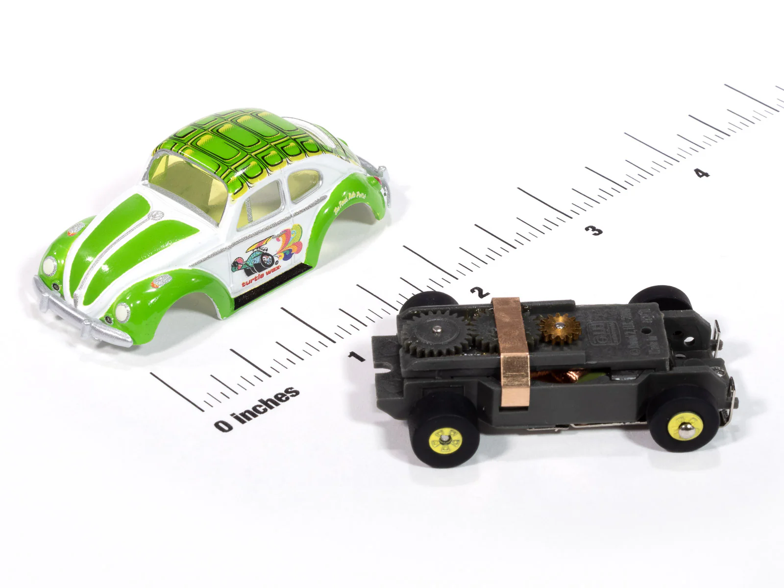 Auto World Thunderjet 1966 Volkswagen Beetle Turtle Wax (White & Green) HO Scale Slot Car - Image 3