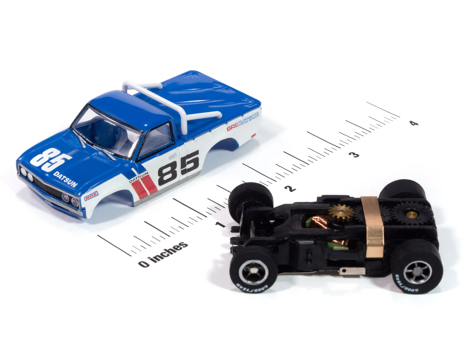 Auto World Xtraction 1972 BRE Datsun 620 Pickup (White & Blue) HO Scale Slot Car - Image 3