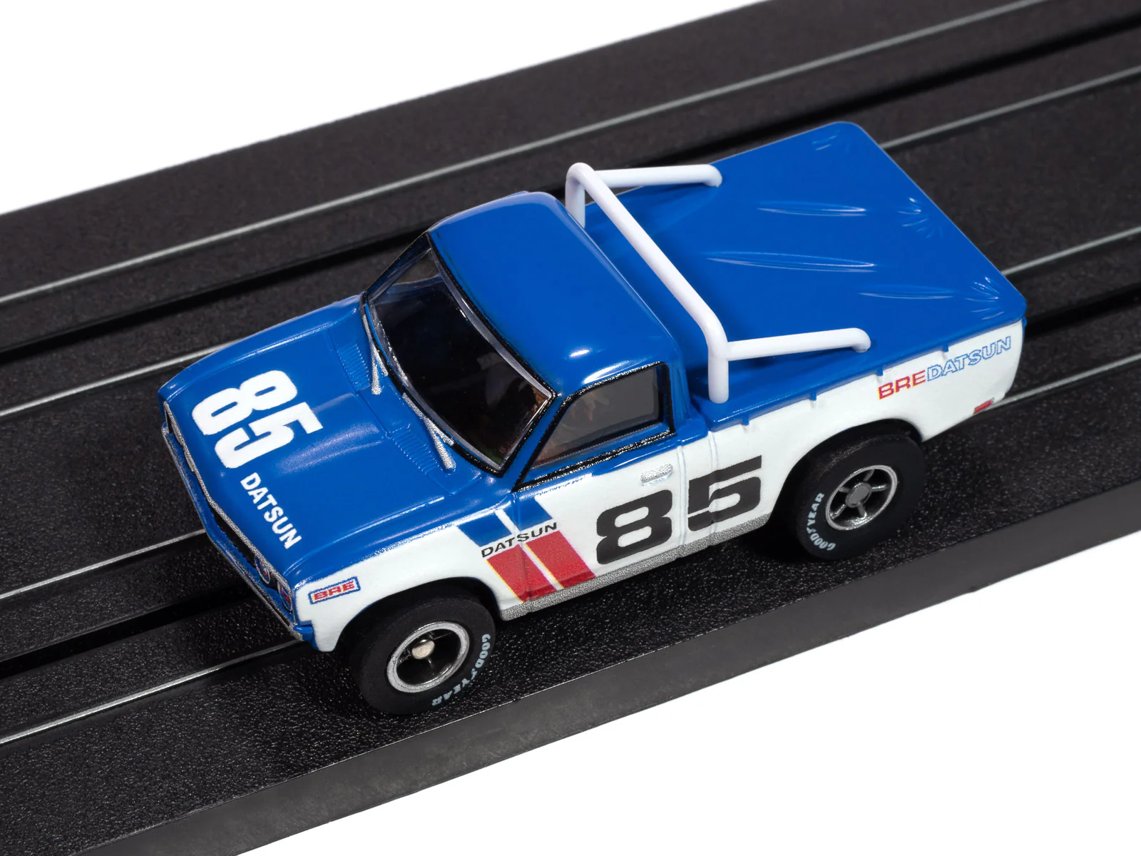 Auto World Xtraction 1972 BRE Datsun 620 Pickup (White & Blue) HO Scale Slot Car - Image 4