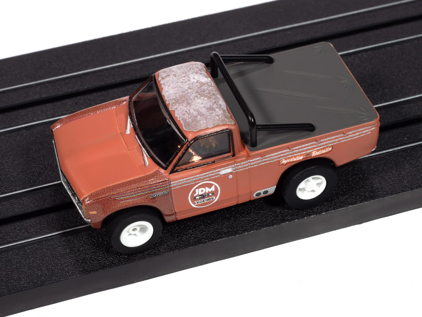 Auto World Xtraction 1972 Datsun 620 Pickup Truck JDM Legends (Rusty Red) HO Scale Slot Car - Image 4
