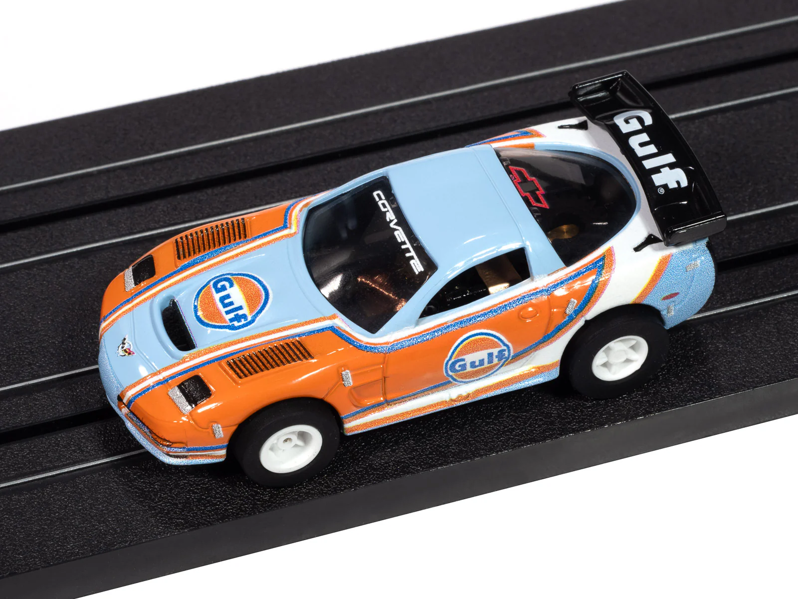 Auto World Xtraction 2004 Chevy Corvette C5R (Gulf Orange & Blue Gulf livery) HO Scale Slot Car - Image 3