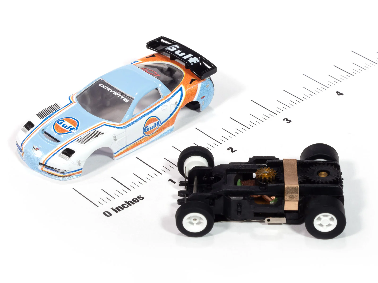 Auto World Xtraction 2004 Chevy Corvette C5R (Gulf White & Blue Gulf livery) HO Scale Slot Car - Image 3