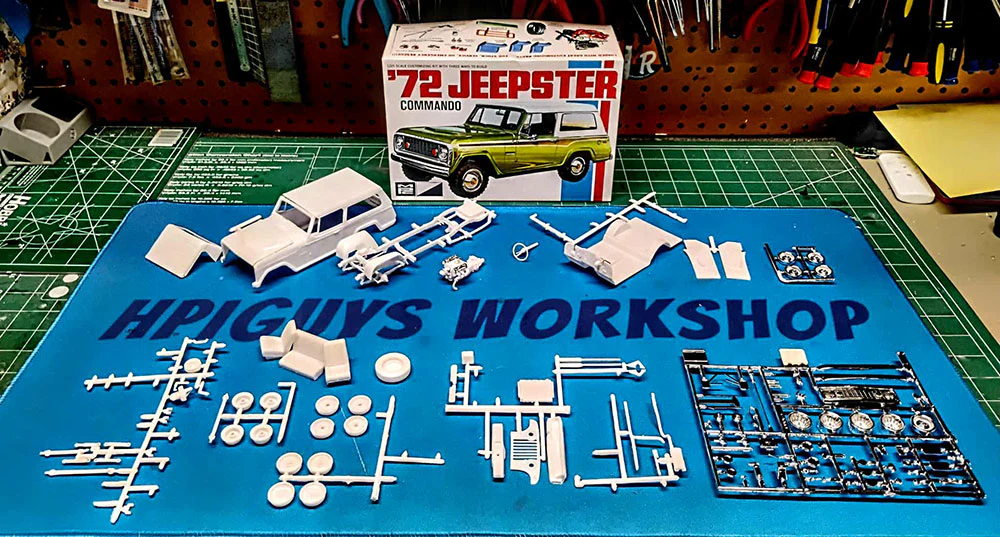 MPC 1972 Jeepster Commando 1:25 Scale Model Kit - Image 3