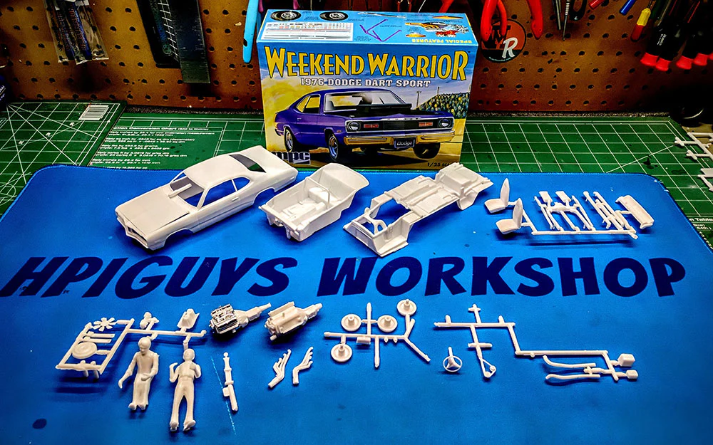 MPC 1976 Dodge Dart "Weekend Warrior" 1:25 Scale Model Kit - Image 5