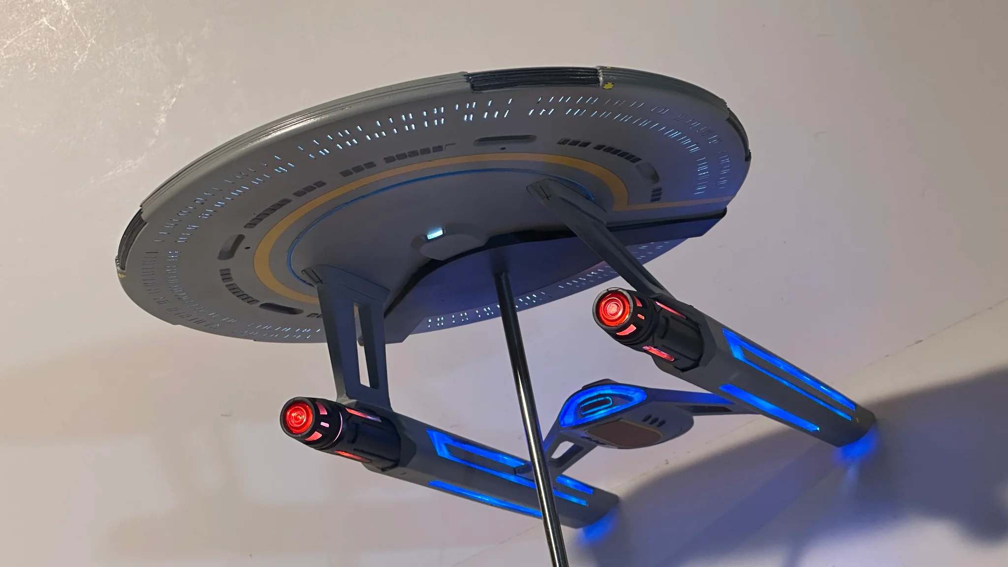 Polar Lights Star Trek: Lower Decks U.S.S. Cerritos 1:1400 Scale Model Kit - Image 6