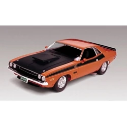 Revell 1970 Dodge Challenger T-A 1:24 Scale Model Kit - Image 2